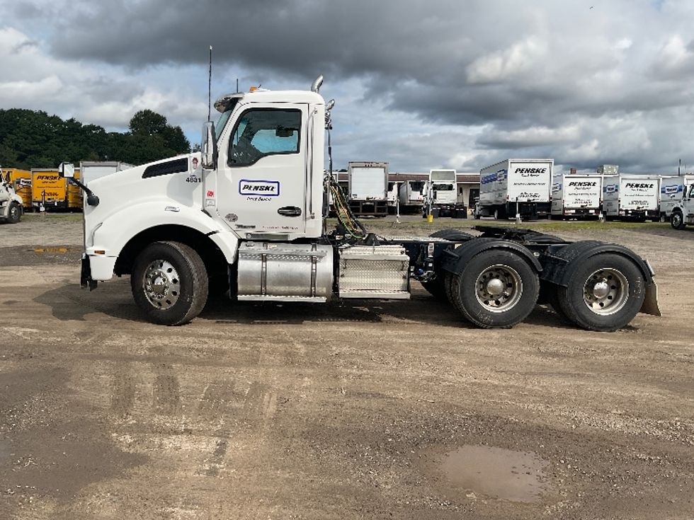 2021 Kenworth T880 Day Cab Tractor