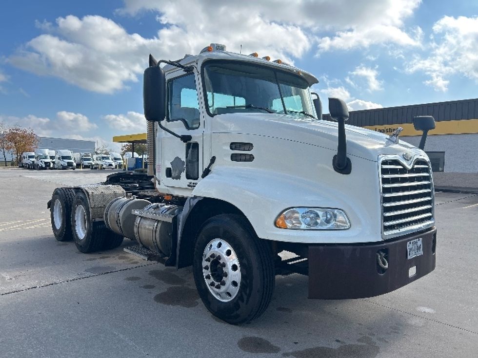 Day Cab Tractor-Heavy Duty Tractors-Mack-2005-Vision CXN613-Houston-TX-487,890\n\t\tmiles-$ 12,500 - Image 1