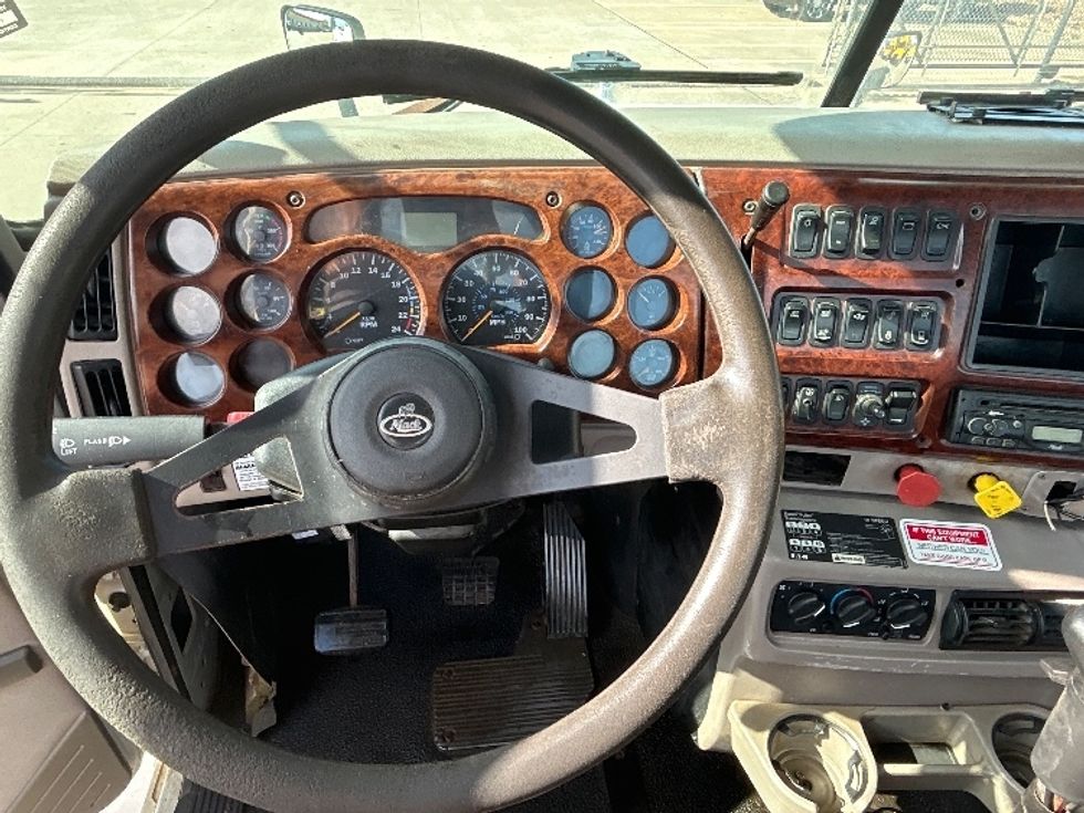 Day Cab Tractor-Heavy Duty Tractors-Mack-2005-Vision CXN613-Houston-TX-487,890\n\t\tmiles-$ 12,500 - Image 11