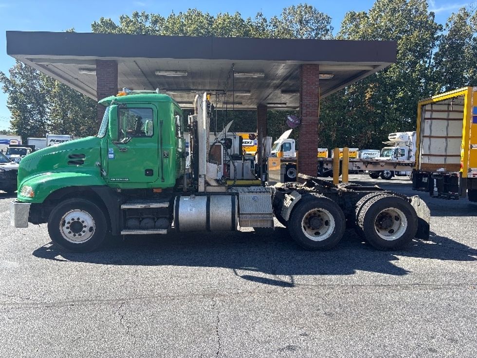 Day Cab Tractor-Heavy Duty Tractors-Mack-2008-Pinnacle CXU613-Duluth-GA-580,738\n\t\tmiles-$ 9,500 - Image 4
