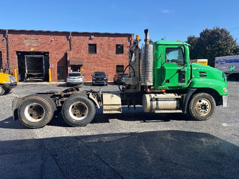 Day Cab Tractor-Heavy Duty Tractors-Mack-2008-Pinnacle CXU613-Duluth-GA-580,738\n\t\tmiles-$ 9,500 - Image 8