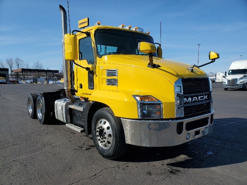 Day Cab Tractor-Heavy Duty Tractors-Mack-2019-ANTHEM-White Deer-PA-247,155\n\t\tmiles-$ 42,250 - Image 1