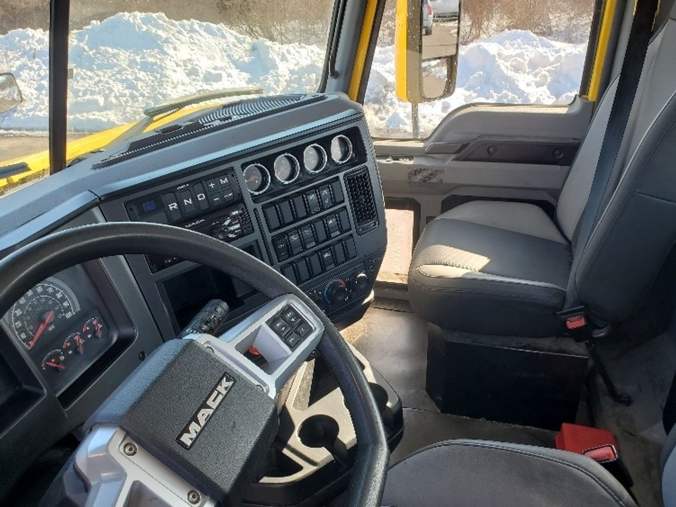 Day Cab Tractor-Heavy Duty Tractors-Mack-2019-ANTHEM-White Deer-PA-247,155\n\t\tmiles-$ 42,250 - Image 10
