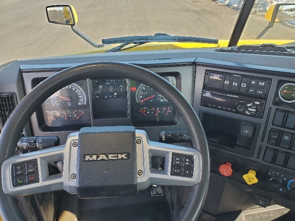 Day Cab Tractor-Heavy Duty Tractors-Mack-2019-ANTHEM-White Deer-PA-247,155\n\t\tmiles-$ 42,250 - Image 11