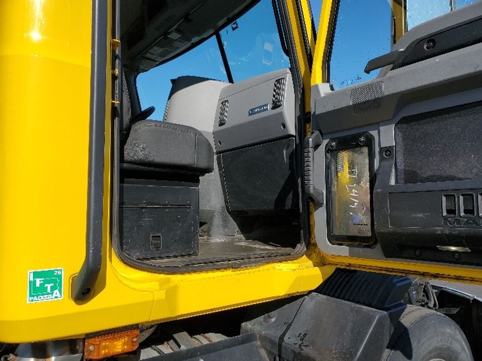 Day Cab Tractor-Heavy Duty Tractors-Mack-2019-ANTHEM-White Deer-PA-247,155\n\t\tmiles-$ 42,250 - Image 12