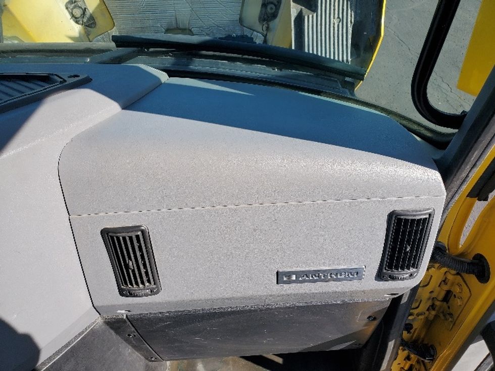 Day Cab Tractor-Heavy Duty Tractors-Mack-2019-ANTHEM-White Deer-PA-247,155\n\t\tmiles-$ 42,250 - Image 13