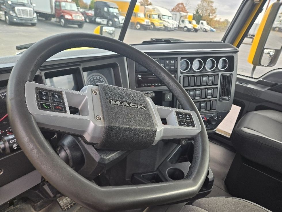 Day Cab Tractor-Heavy Duty Tractors-Mack-2019-ANTHEM-White Deer-PA-457,860\n\t\tmiles-$ 33,250 - Image 10