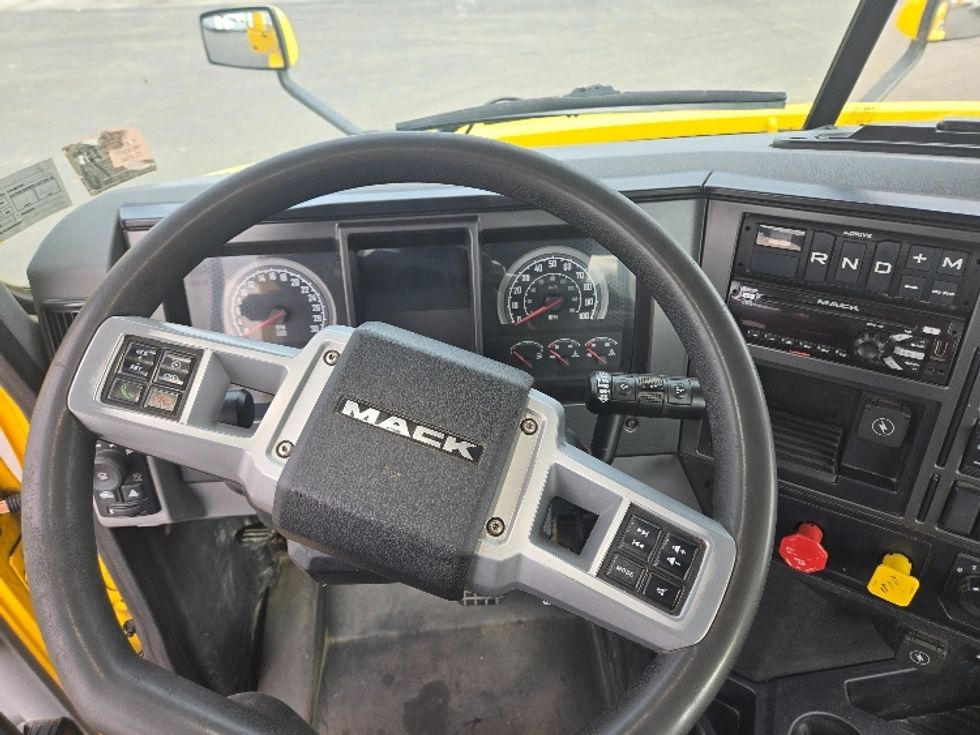 Day Cab Tractor-Heavy Duty Tractors-Mack-2019-ANTHEM-White Deer-PA-457,860\n\t\tmiles-$ 33,250 - Image 11