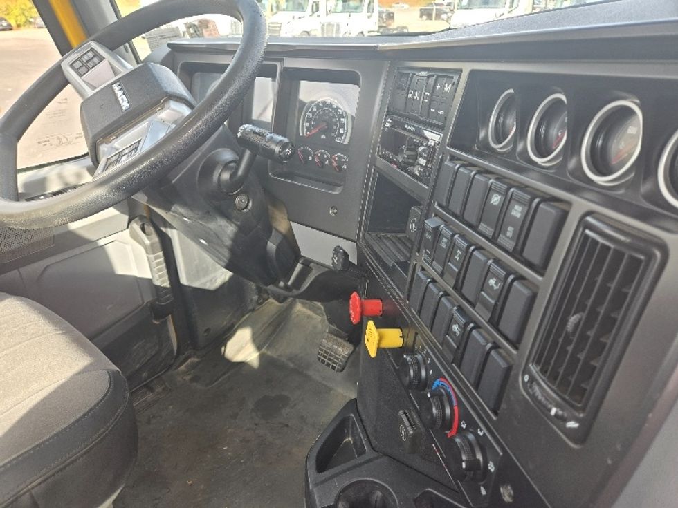 Day Cab Tractor-Heavy Duty Tractors-Mack-2019-ANTHEM-White Deer-PA-457,860\n\t\tmiles-$ 33,250 - Image 14