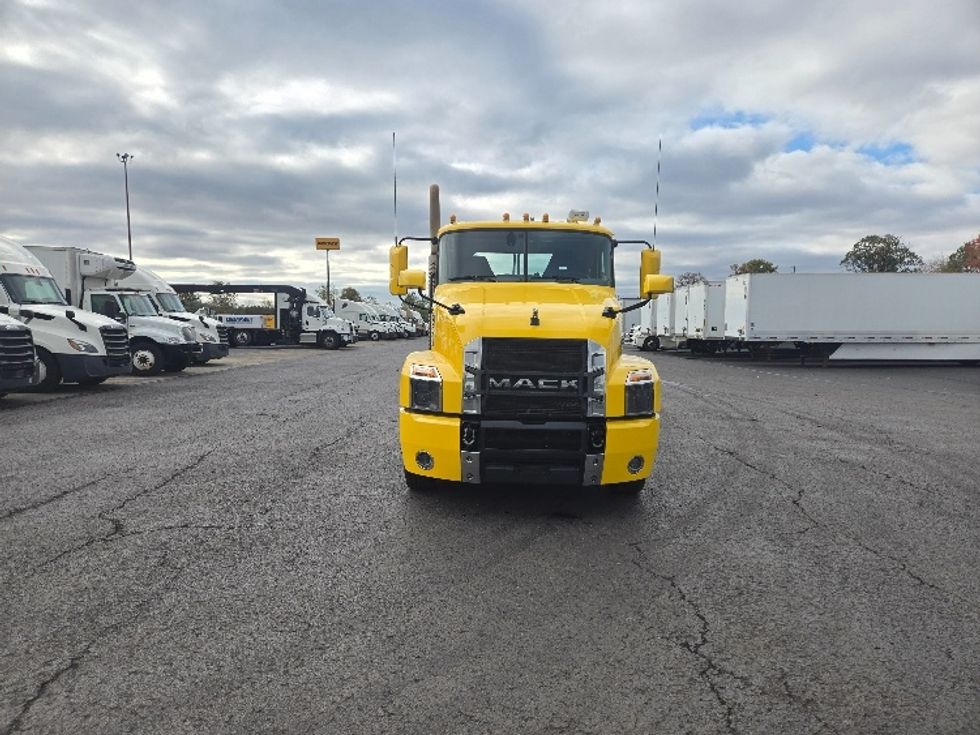 Day Cab Tractor-Heavy Duty Tractors-Mack-2019-ANTHEM-White Deer-PA-457,860\n\t\tmiles-$ 33,250 - Image 2