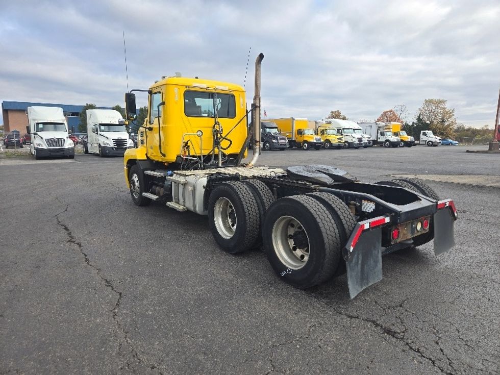 Day Cab Tractor-Heavy Duty Tractors-Mack-2019-ANTHEM-White Deer-PA-457,860\n\t\tmiles-$ 33,250 - Image 5