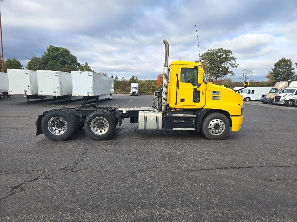 Day Cab Tractor-Heavy Duty Tractors-Mack-2019-ANTHEM-White Deer-PA-457,860\n\t\tmiles-$ 33,250 - Image 8