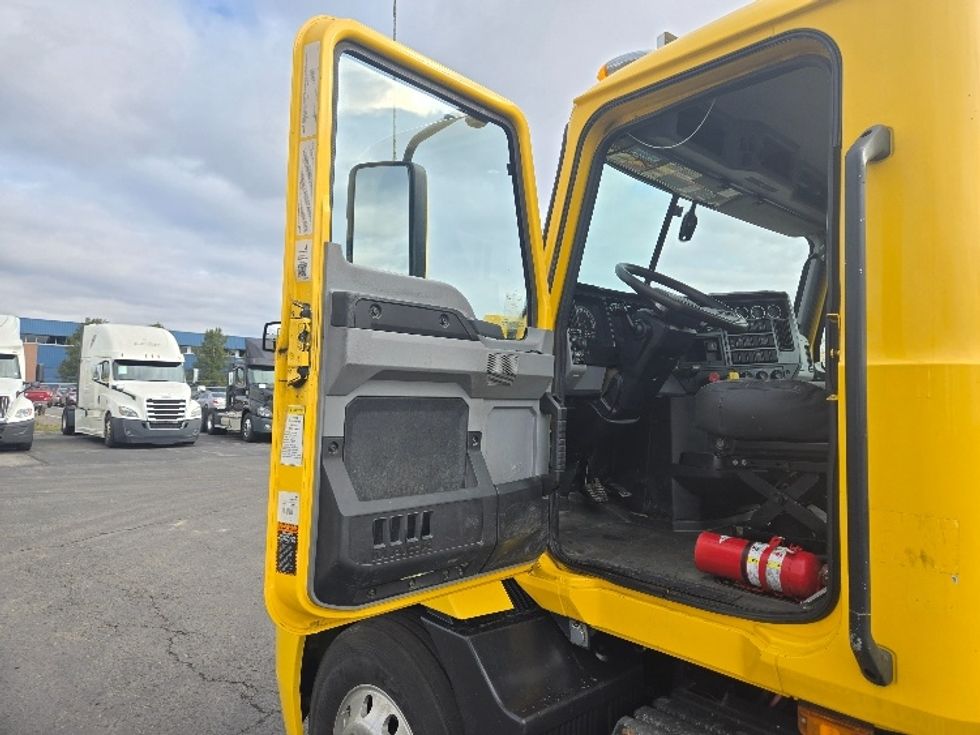 Day Cab Tractor-Heavy Duty Tractors-Mack-2019-ANTHEM-White Deer-PA-457,860\n\t\tmiles-$ 33,250 - Image 9