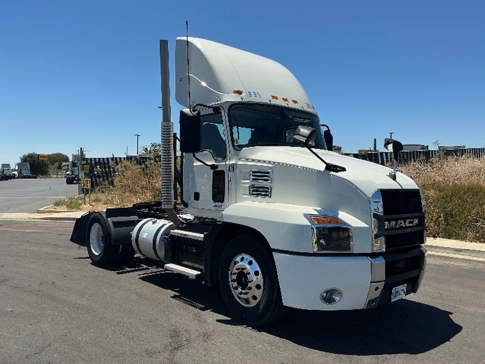 Day Cab Tractor-Heavy Duty Tractors-Mack-2022-ANTHEM-West Sacramento-CA-186,306\n\t\tmiles-$ 61,250 - Image 1