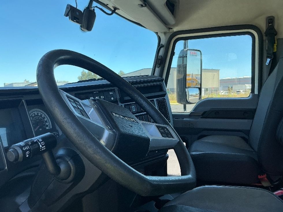 Day Cab Tractor-Heavy Duty Tractors-Mack-2022-ANTHEM-West Sacramento-CA-186,306\n\t\tmiles-$ 61,250 - Image 10