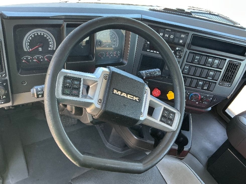 Day Cab Tractor-Heavy Duty Tractors-Mack-2022-ANTHEM-West Sacramento-CA-186,306\n\t\tmiles-$ 61,250 - Image 11