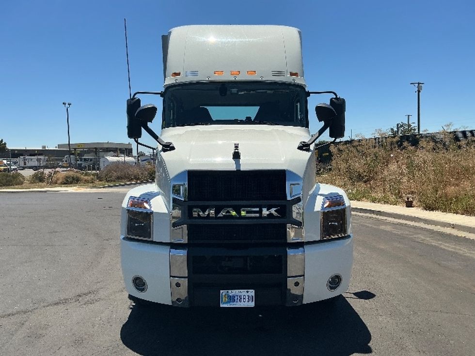 Day Cab Tractor-Heavy Duty Tractors-Mack-2022-ANTHEM-West Sacramento-CA-186,306\n\t\tmiles-$ 61,250 - Image 2