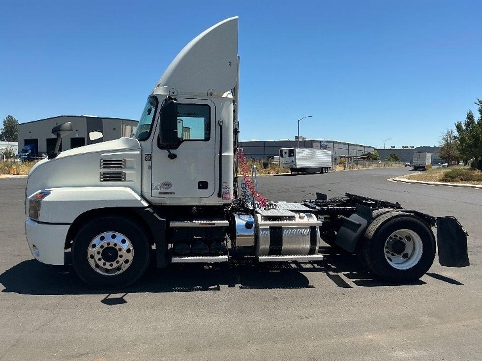 Day Cab Tractor-Heavy Duty Tractors-Mack-2022-ANTHEM-West Sacramento-CA-186,306\n\t\tmiles-$ 61,250 - Image 4