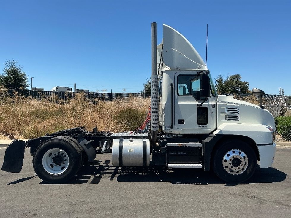 Day Cab Tractor-Heavy Duty Tractors-Mack-2022-ANTHEM-West Sacramento-CA-186,306\n\t\tmiles-$ 61,250 - Image 8