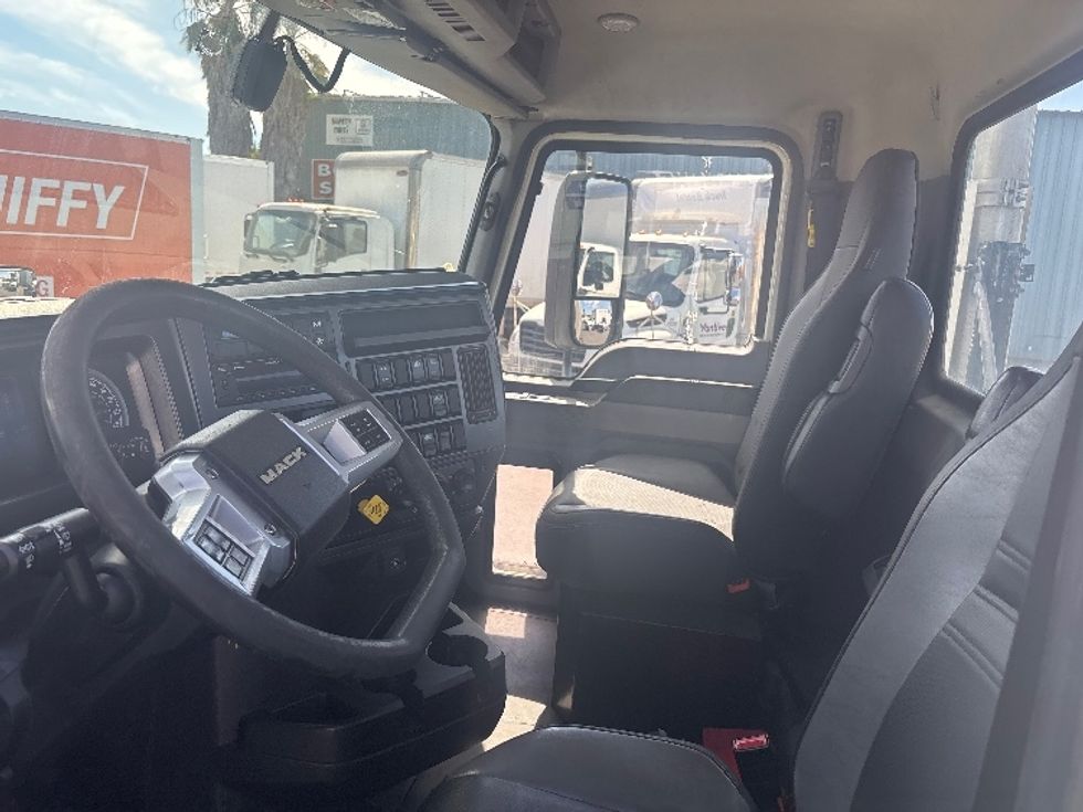 Day Cab Tractor-Heavy Duty Tractors-Mack-2022-ANTHEM-West Sacramento-CA-216,382\n\t\tmiles-$ 60,250 - Image 10