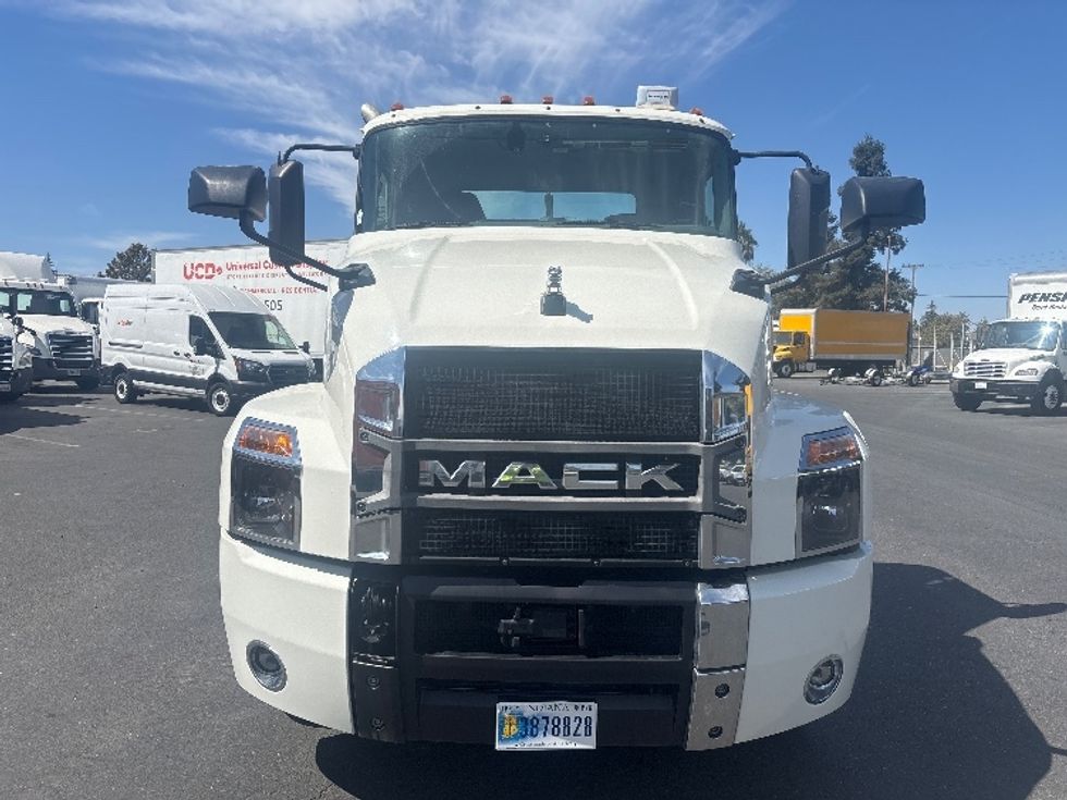 Day Cab Tractor-Heavy Duty Tractors-Mack-2022-ANTHEM-West Sacramento-CA-216,382\n\t\tmiles-$ 60,250 - Image 2
