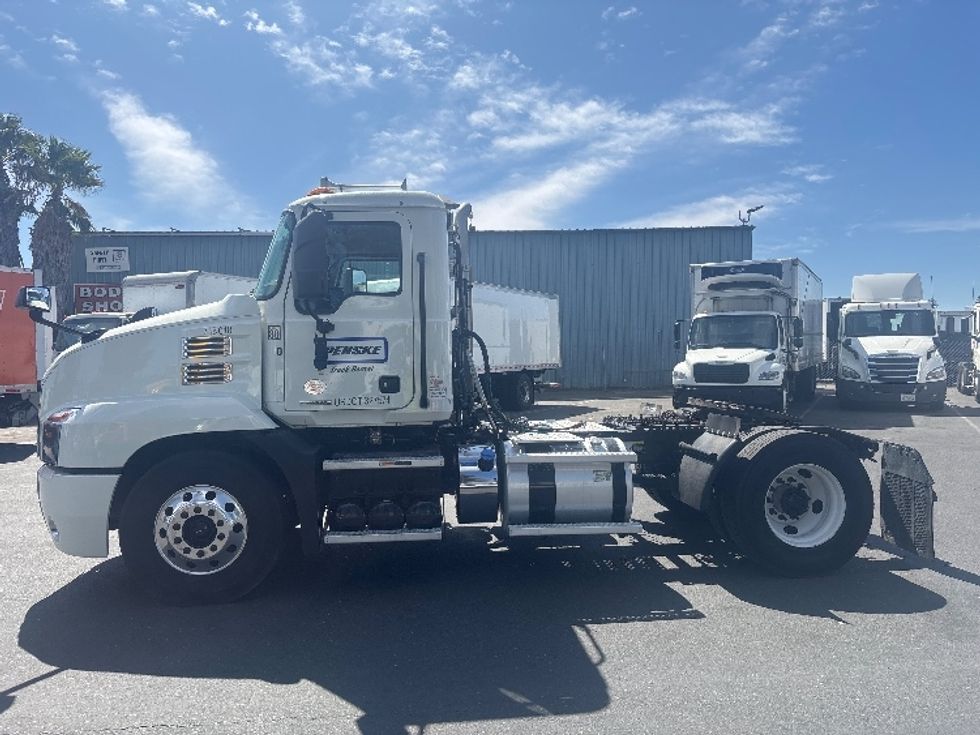 Day Cab Tractor-Heavy Duty Tractors-Mack-2022-ANTHEM-West Sacramento-CA-216,382\n\t\tmiles-$ 60,250 - Image 4