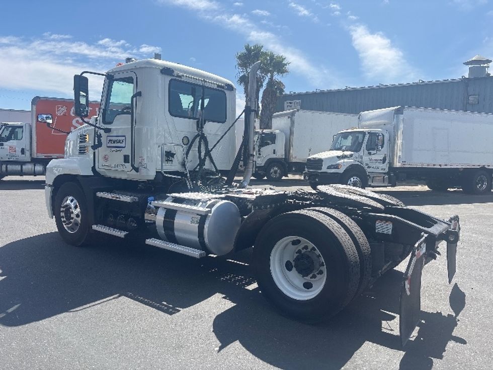 Day Cab Tractor-Heavy Duty Tractors-Mack-2022-ANTHEM-West Sacramento-CA-216,382\n\t\tmiles-$ 60,250 - Image 5