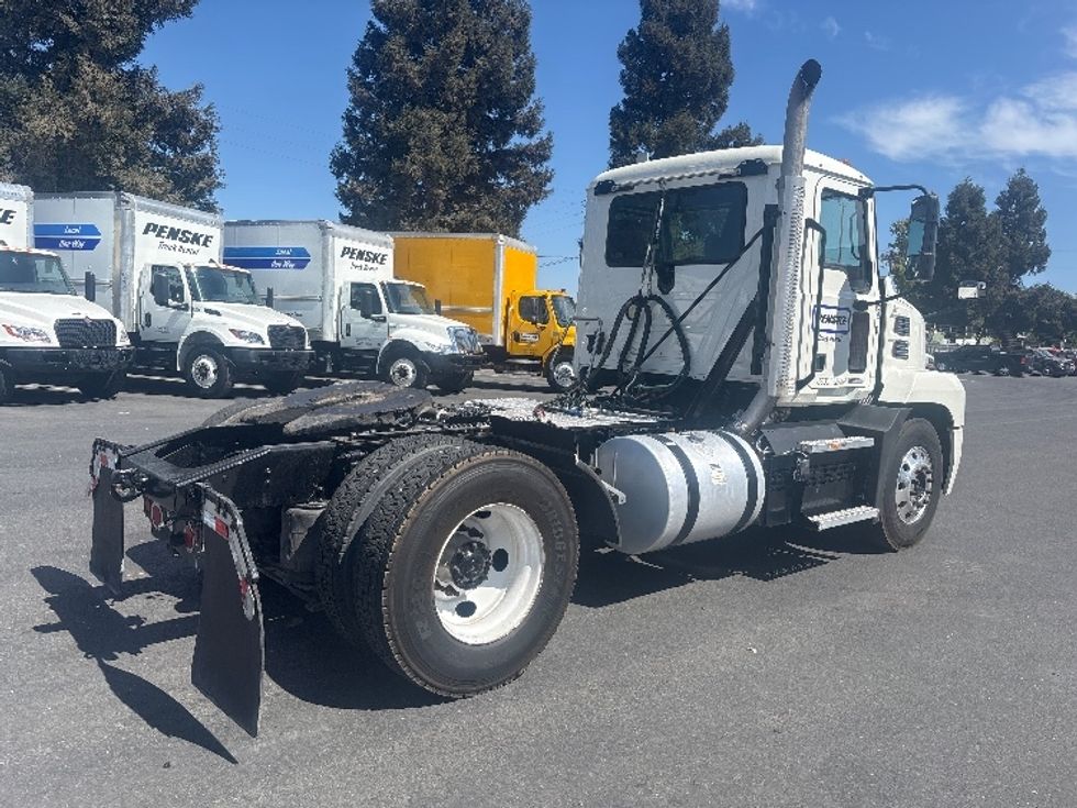Day Cab Tractor-Heavy Duty Tractors-Mack-2022-ANTHEM-West Sacramento-CA-216,382\n\t\tmiles-$ 60,250 - Image 7