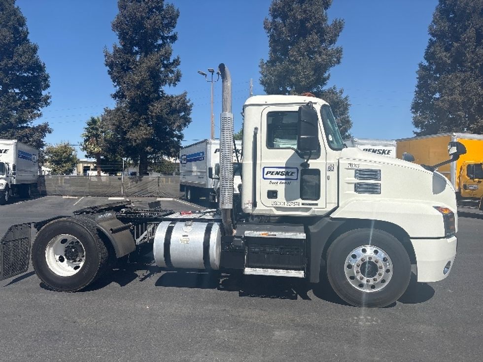 Day Cab Tractor-Heavy Duty Tractors-Mack-2022-ANTHEM-West Sacramento-CA-216,382\n\t\tmiles-$ 60,250 - Image 8