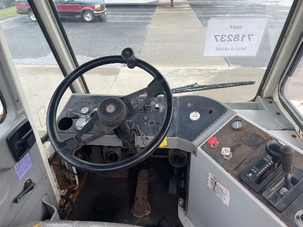 Day Cab Tractor-Heavy Duty Tractors-Ottawa-2013-YT30-Greenville-SC-57,151\n\t\tmiles-$ 9,500 - Image 10