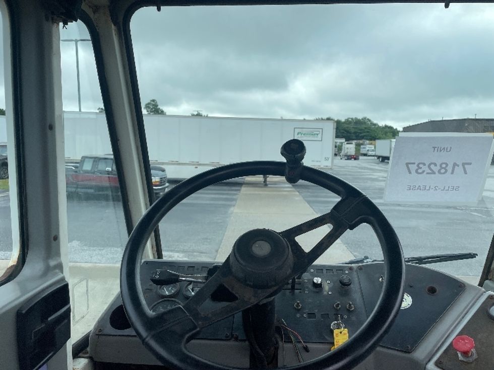 Day Cab Tractor-Heavy Duty Tractors-Ottawa-2013-YT30-Greenville-SC-57,151\n\t\tmiles-$ 9,500 - Image 11