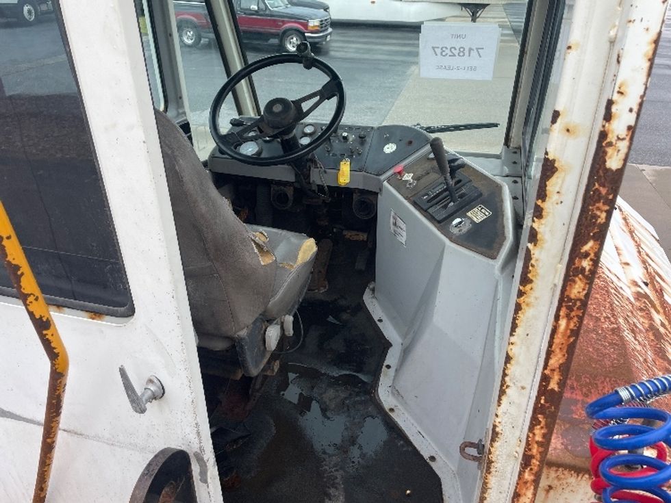 Day Cab Tractor-Heavy Duty Tractors-Ottawa-2013-YT30-Greenville-SC-57,151\n\t\tmiles-$ 9,500 - Image 12