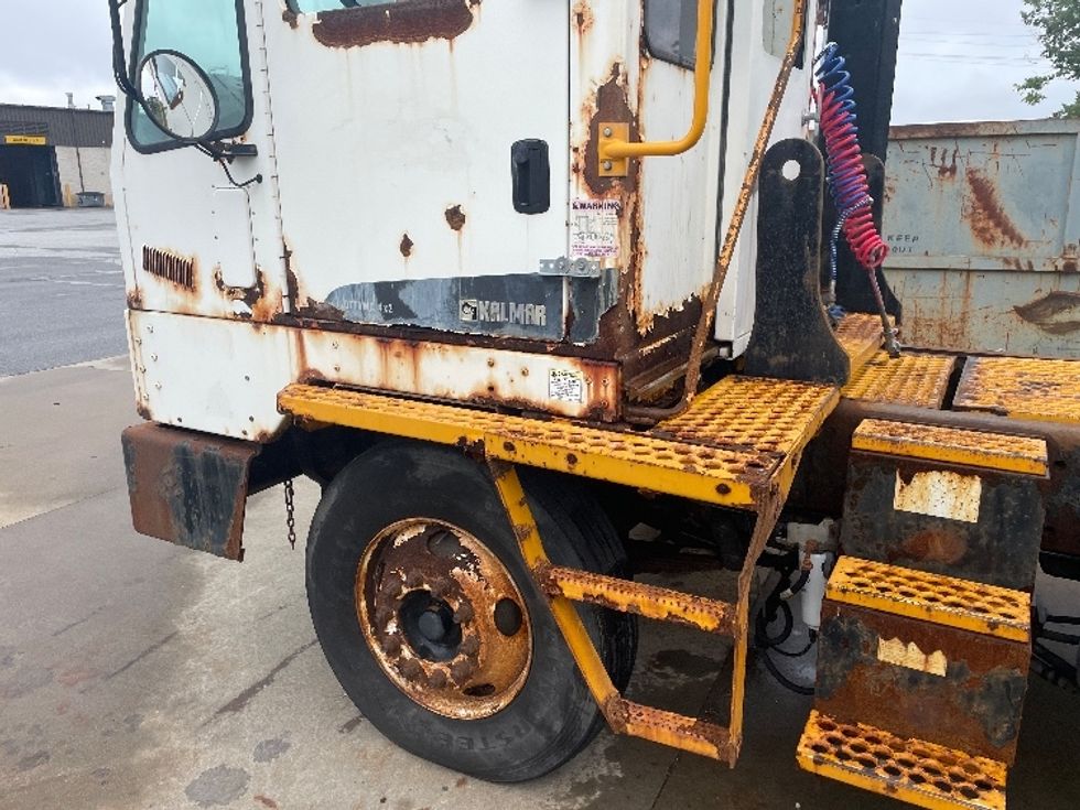 Day Cab Tractor-Heavy Duty Tractors-Ottawa-2013-YT30-Greenville-SC-57,151\n\t\tmiles-$ 9,500 - Image 18