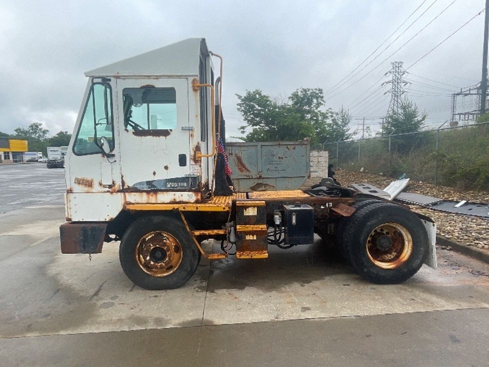Day Cab Tractor-Heavy Duty Tractors-Ottawa-2013-YT30-Greenville-SC-57,151\n\t\tmiles-$ 9,500 - Image 4