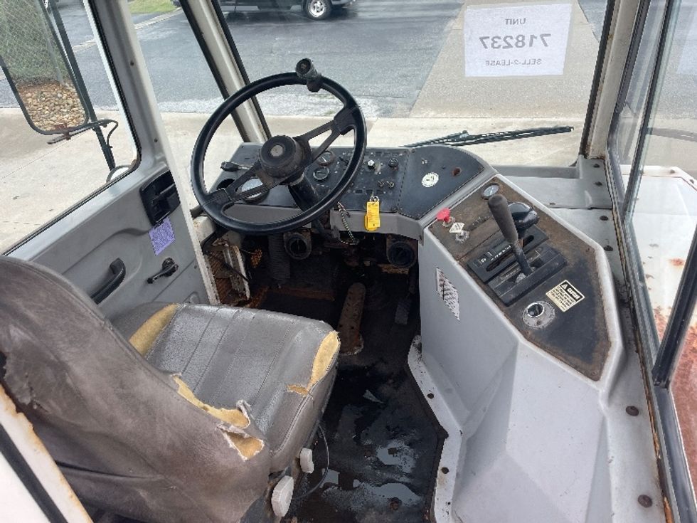 Day Cab Tractor-Heavy Duty Tractors-Ottawa-2013-YT30-Greenville-SC-57,151\n\t\tmiles-$ 9,500 - Image 9