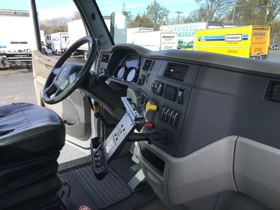 Day Cab Tractor-Heavy Duty Tractors-Peterbilt-2019-579-Charlotte-NC-332,756\n\t\tmiles-$ 33,500 - Image 14