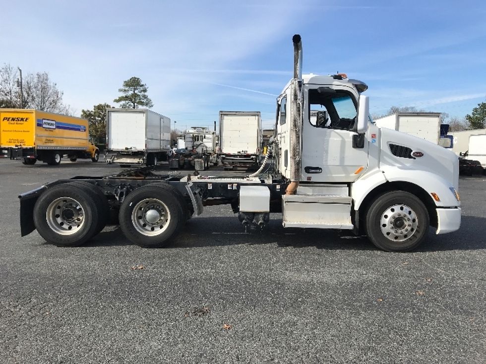 Day Cab Tractor-Heavy Duty Tractors-Peterbilt-2019-579-Charlotte-NC-332,756\n\t\tmiles-$ 33,500 - Image 8