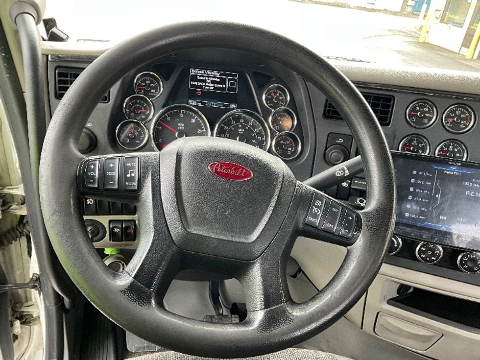 Day Cab Tractor-Heavy Duty Tractors-Peterbilt-2019-579-Portland-OR-224,315\n\t\tmiles-$ 55,250 - Image 11