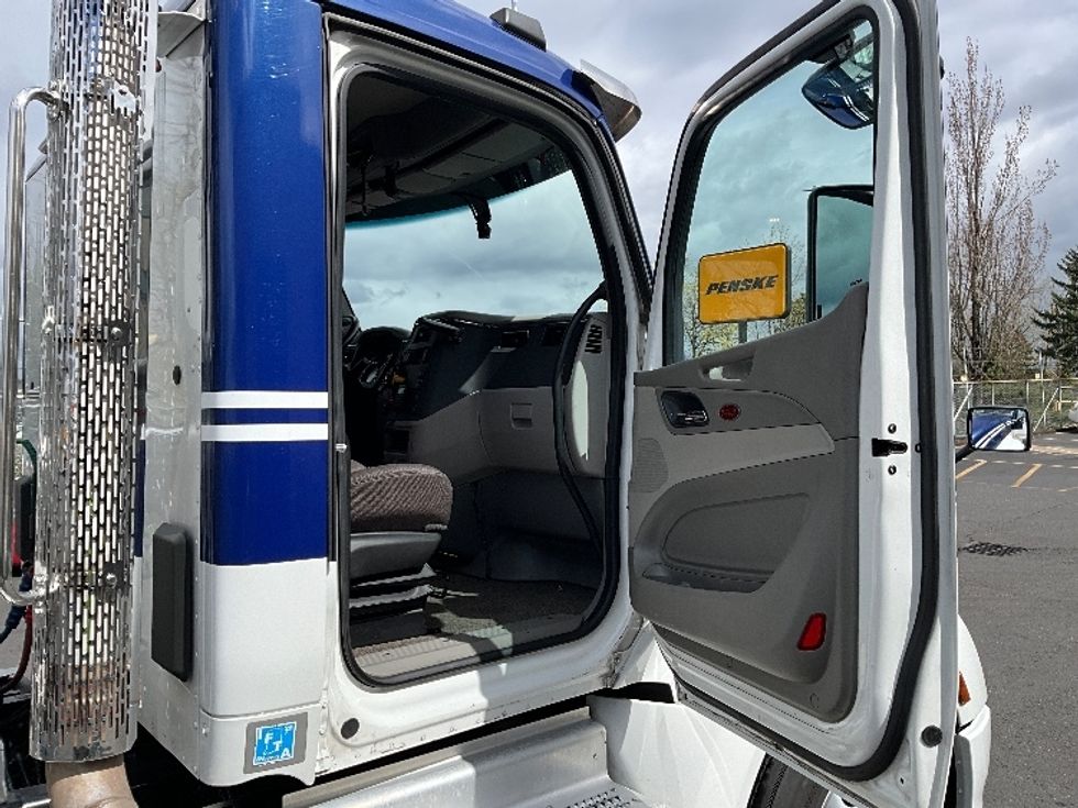 Day Cab Tractor-Heavy Duty Tractors-Peterbilt-2019-579-Portland-OR-224,315\n\t\tmiles-$ 55,250 - Image 12