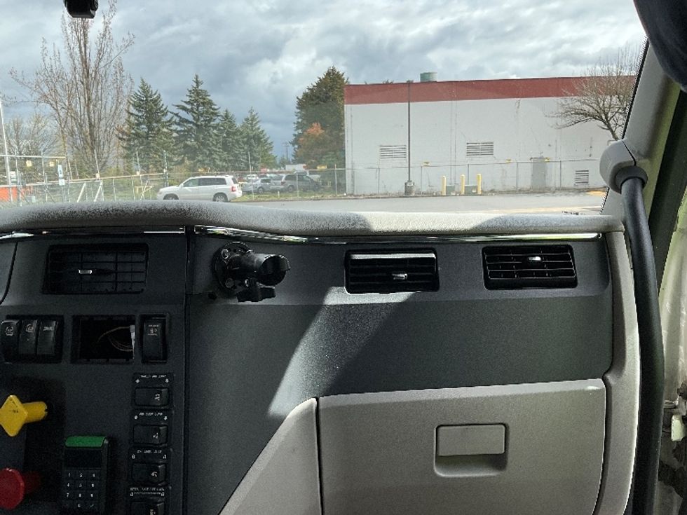 Day Cab Tractor-Heavy Duty Tractors-Peterbilt-2019-579-Portland-OR-224,315\n\t\tmiles-$ 55,250 - Image 13