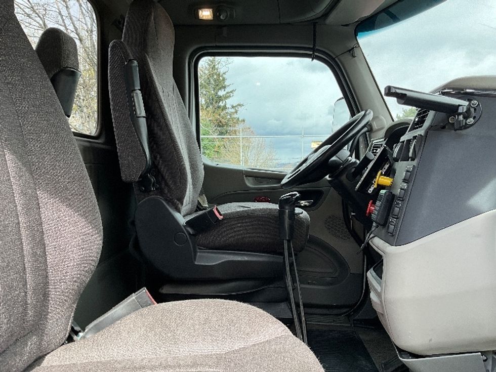 Day Cab Tractor-Heavy Duty Tractors-Peterbilt-2019-579-Portland-OR-224,315\n\t\tmiles-$ 55,250 - Image 14