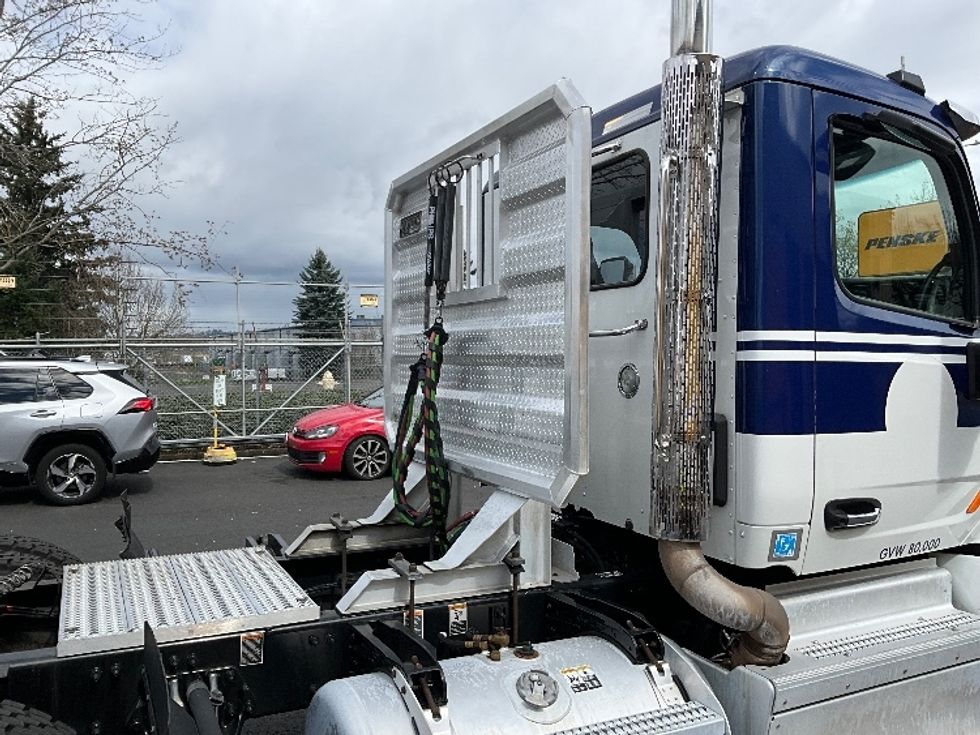 Day Cab Tractor-Heavy Duty Tractors-Peterbilt-2019-579-Portland-OR-224,315\n\t\tmiles-$ 55,250 - Image 18