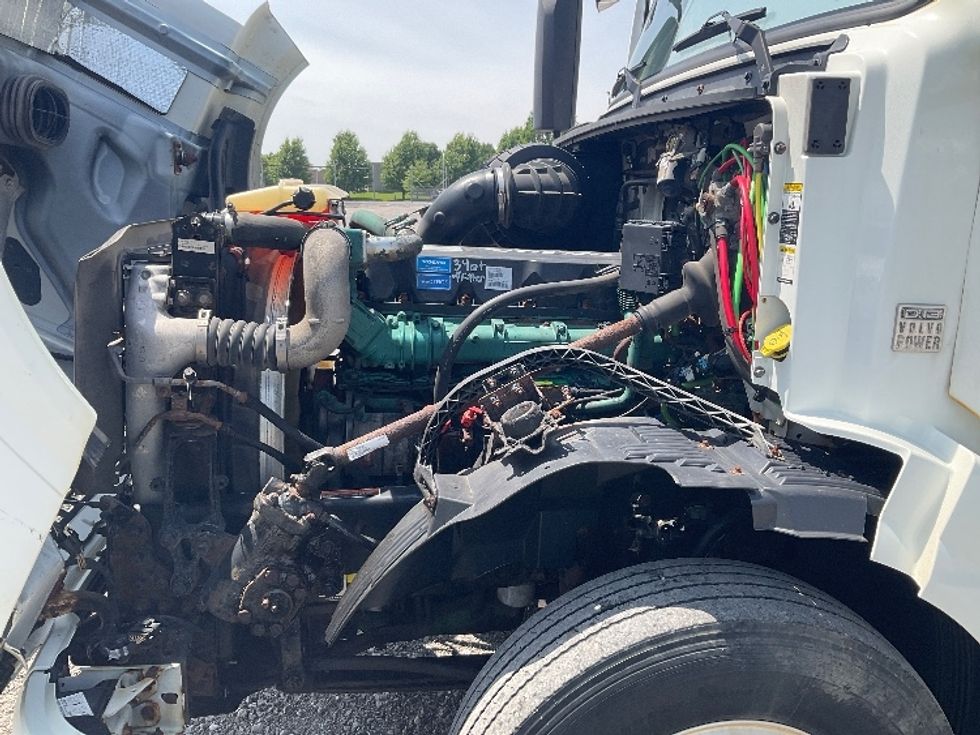 Day Cab Tractor-Heavy Duty Tractors-Volvo-2012-VNL64T300-Buffalo-NY-374,955\n\t\tmiles-$ 16,000 - Image 15