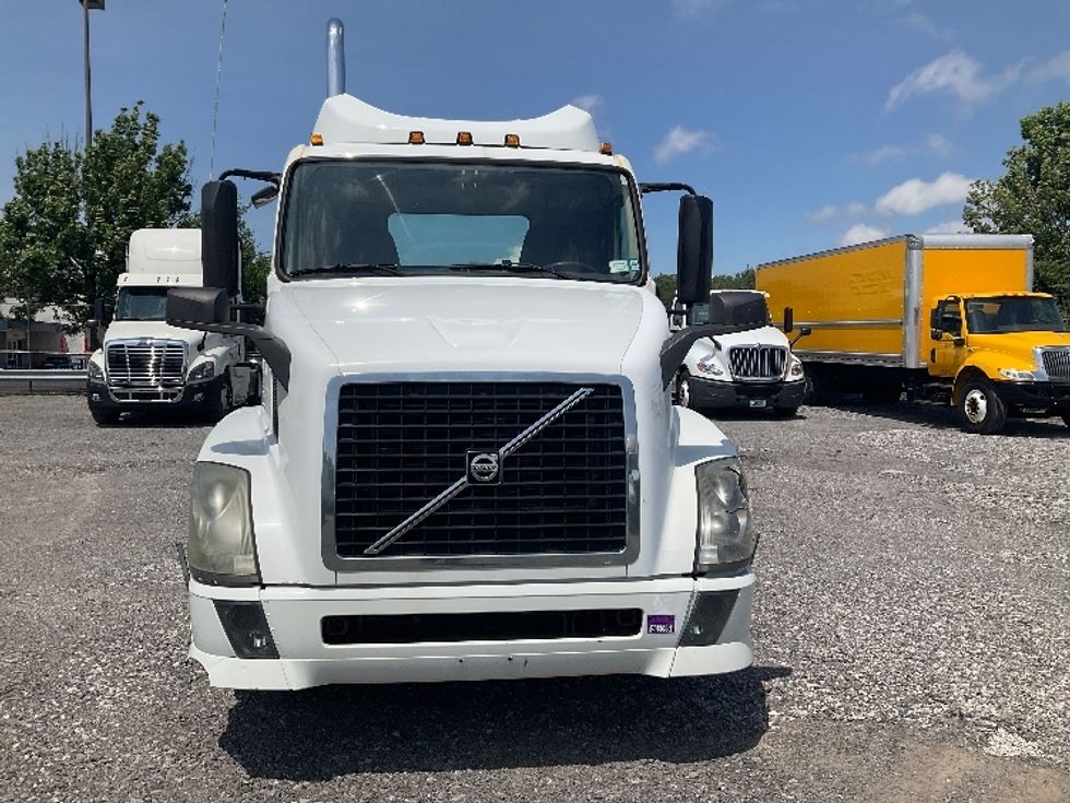 Day Cab Tractor-Heavy Duty Tractors-Volvo-2012-VNL64T300-Buffalo-NY-374,955\n\t\tmiles-$ 16,000 - Image 2