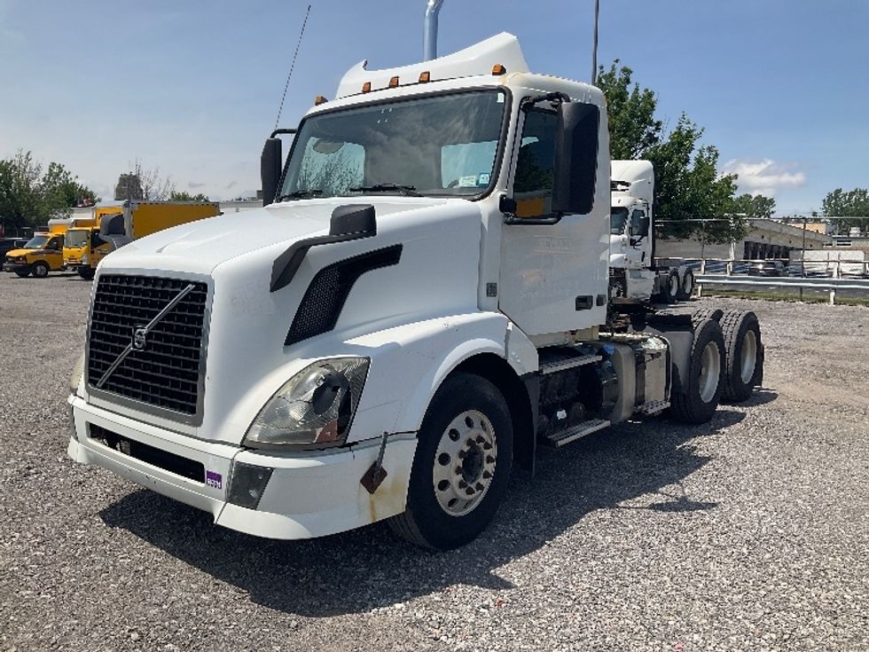 Day Cab Tractor-Heavy Duty Tractors-Volvo-2012-VNL64T300-Buffalo-NY-374,955\n\t\tmiles-$ 16,000 - Image 3