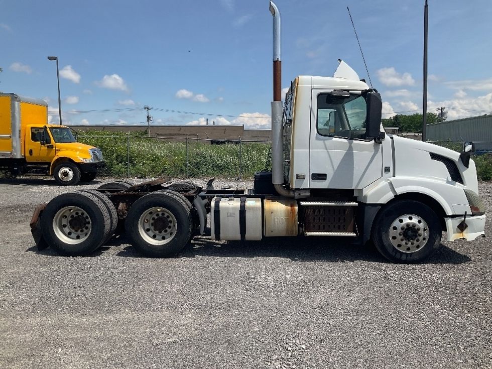 Day Cab Tractor-Heavy Duty Tractors-Volvo-2012-VNL64T300-Buffalo-NY-374,955\n\t\tmiles-$ 16,000 - Image 7