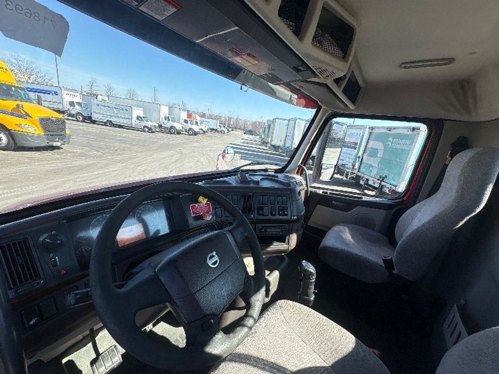 Day Cab Tractor-Heavy Duty Tractors-Volvo-2012-VNM64200-Sturtevant-WI-548,904\n\t\tmiles-$ 7,500 - Image 10