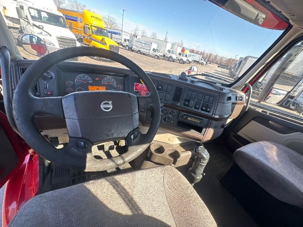 Day Cab Tractor-Heavy Duty Tractors-Volvo-2012-VNM64200-Sturtevant-WI-548,904\n\t\tmiles-$ 7,500 - Image 11