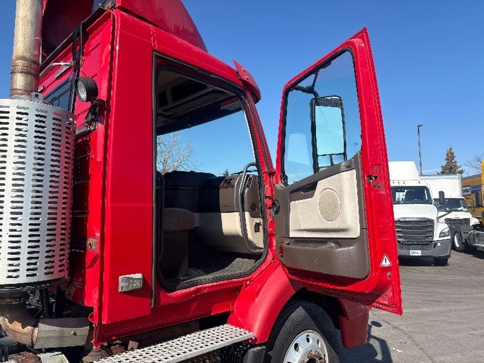 Day Cab Tractor-Heavy Duty Tractors-Volvo-2012-VNM64200-Sturtevant-WI-548,904\n\t\tmiles-$ 7,500 - Image 12