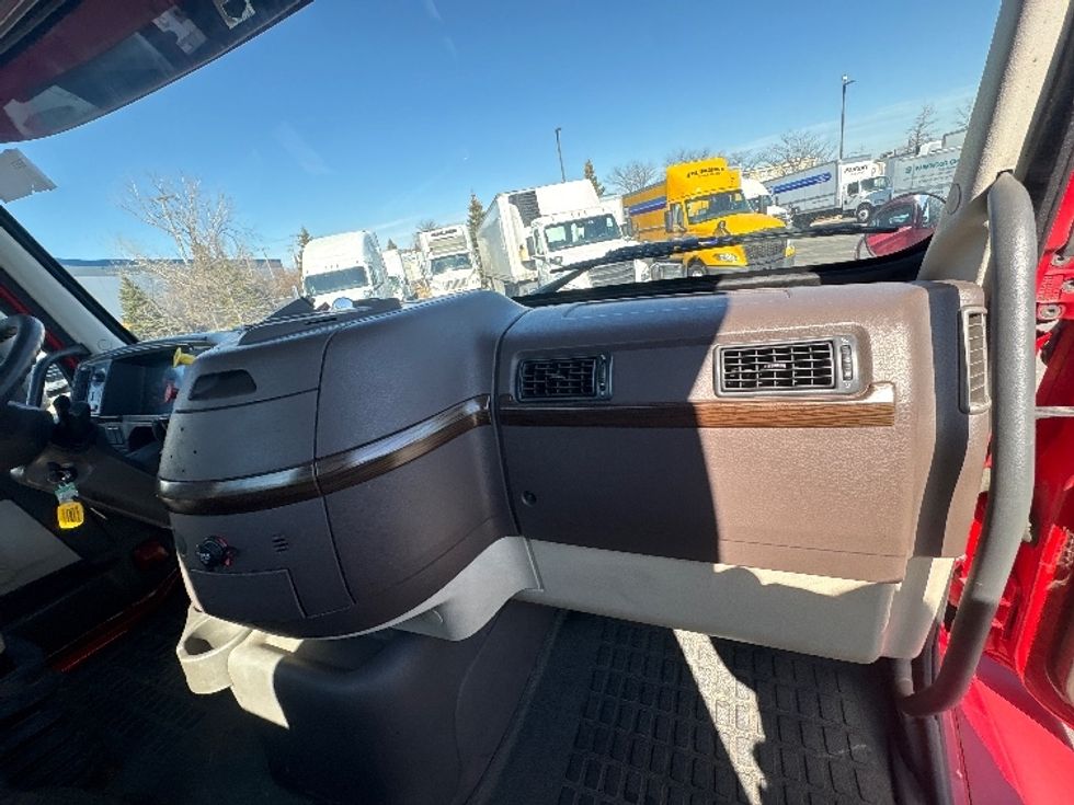 Day Cab Tractor-Heavy Duty Tractors-Volvo-2012-VNM64200-Sturtevant-WI-548,904\n\t\tmiles-$ 7,500 - Image 13